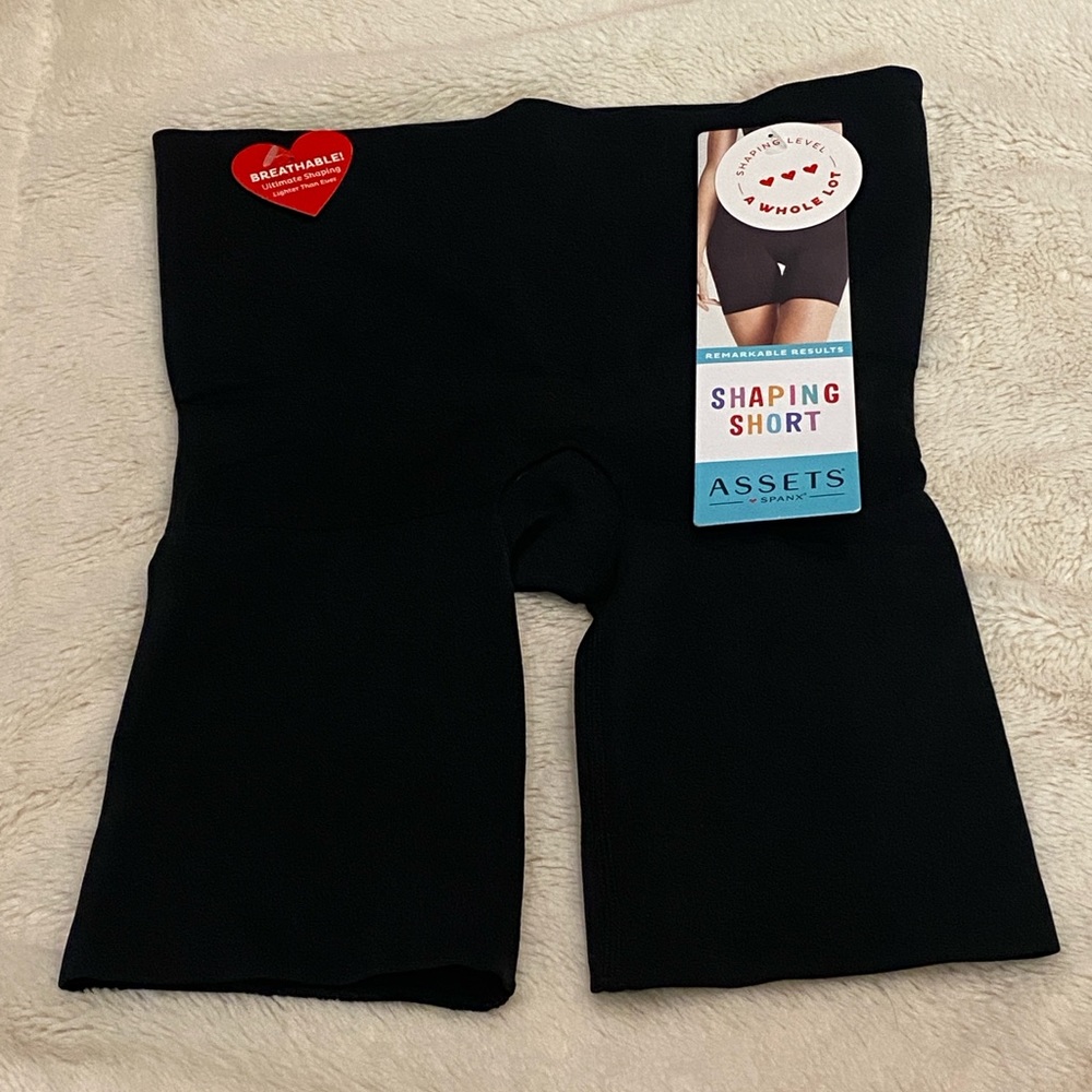ASSETS by SPANX Remarkable Results Mid-Thigh Shaping Short Black Size Small NWT - Picture 2 of 6